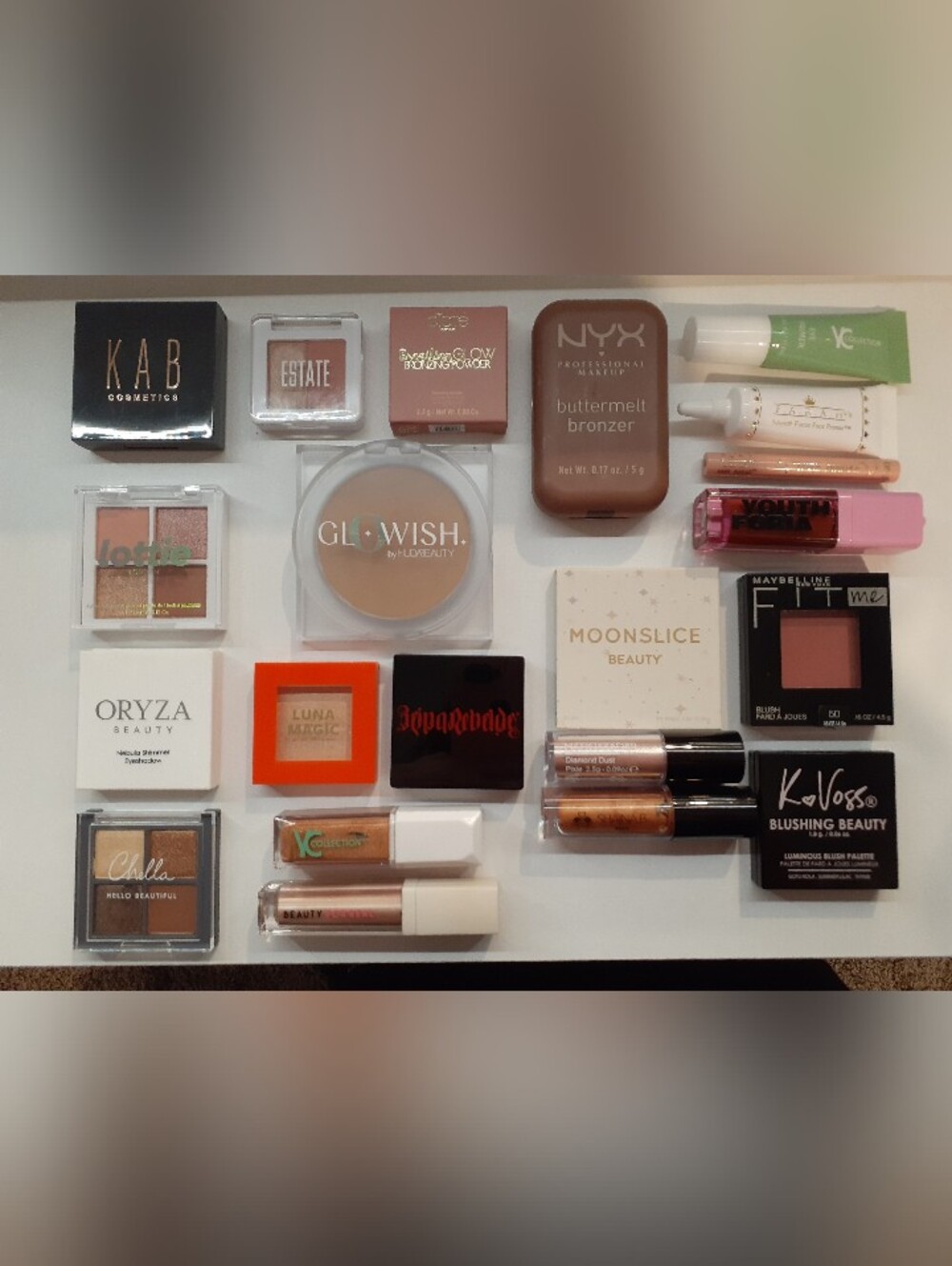 ULTIMATE 21-PIECE PREMIUM MAKEUP BUNDLE LOT